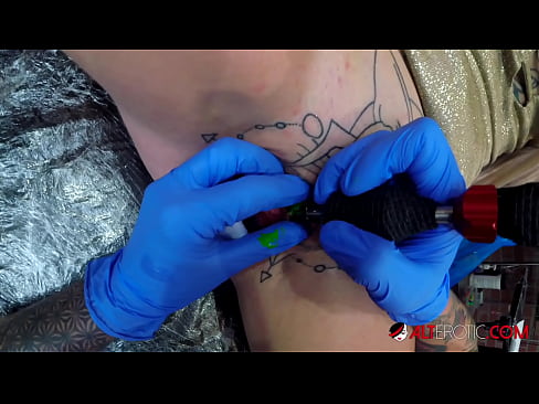 ❤️ Fìor tattooed hottie Sully Savage fhuair tattoo air a clitoris ❤️❌ Porn dachaigh aig gd.special-grasser.ru ❌️❤